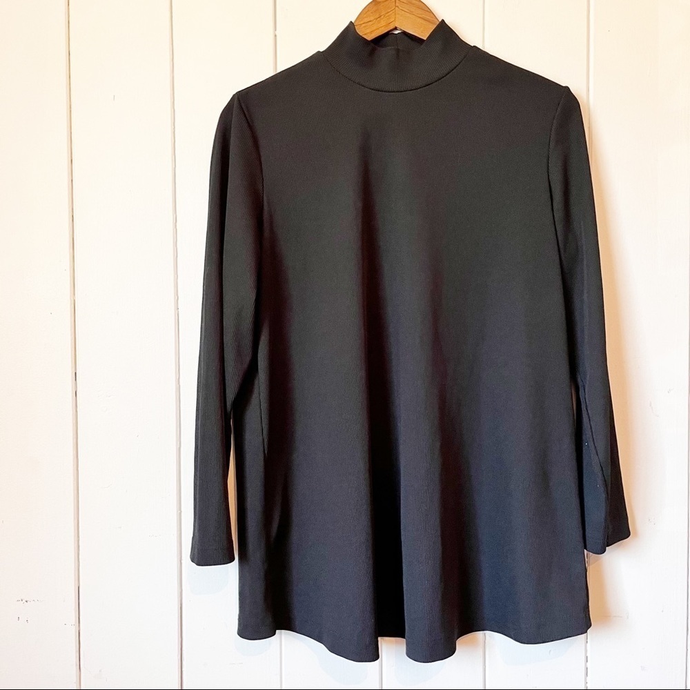 Thyme Black Mock Neck. Braclet sleeves. Size Small.
